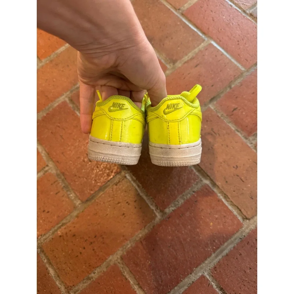 Nike‎ Air Force 1 Low Neon Yellow Volt Patent Leather Kids Shoes 10C 314193-700